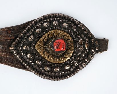 null TIBET

Leather and metal belt buckle.

Dimensions: 25 x 5.5 x 3cm - 9.8 x 2...