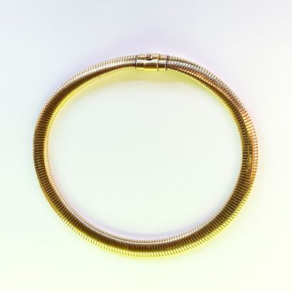 null 14K GOLD

14K yellow gold choker necklace with textured patterns, slightly stretchy.

Gross...