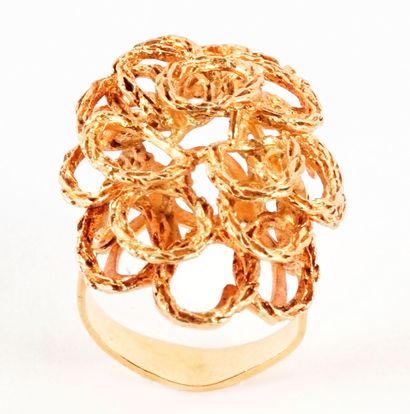 null 18K GOLD

Ladies ring in 18K yellow gold in the shape of a flower.

Gross weight:...