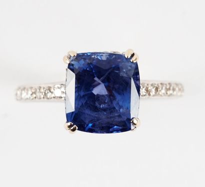 null OR 18K SAPHIR 5.0 CT DIAMANTS / 18K GOLD SAPPHIRE 5.0CT DIAMONDS

Bague cocktail...