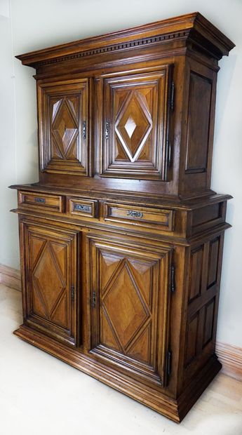 null Two parts cabinet in natural wood, Louis XIII period. Opens with two diamond...