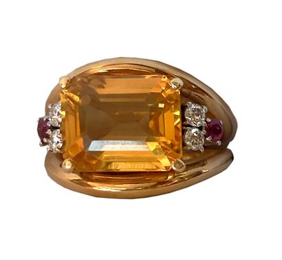 null 14K GOLD TOPAZ

14K yellow gold ring set with an emerald-cut topaz measuring...
