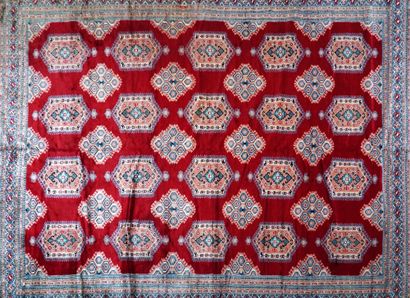 Important tapis Boukara aux motifs géométriques...