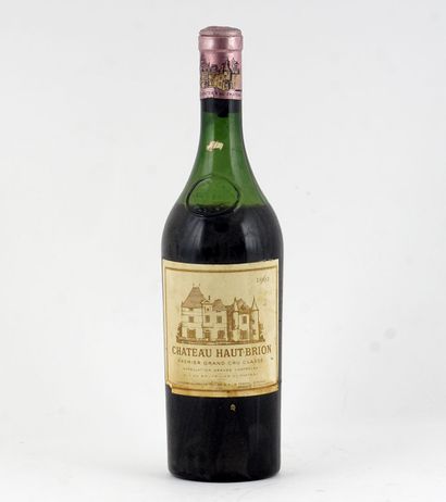  Château Haut-Brion 1961 
Graves Appellation Contrôlée 
Niveau bas 
1 bouteille