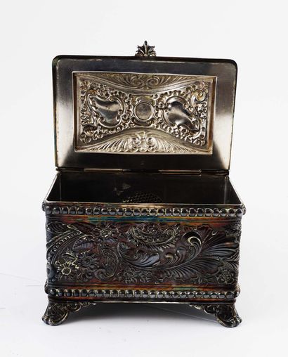 null Boîte à cigare anglaise du XIXe siècle à trois compartiments, finement décorée...