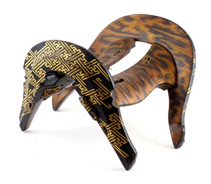 null PÉRIODE MEIJI / MEIJI PERIOD

Selle en bois laqué, à décor géométrique à l’or...