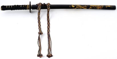 null SABRE JAPONAIS / JAPANESE SWORD

A japanese sword with a lacquered wood scabbard.

Japan,...