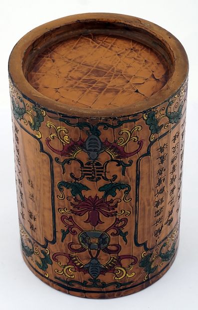 null CALLIGRAPHIE / CALLIGRAPHY

Scholar's brush pot in lacquered wood displaying...