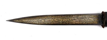 null PERSE / PERSIAN 

Straight dagger with blade decorated with foliage, wooden...
