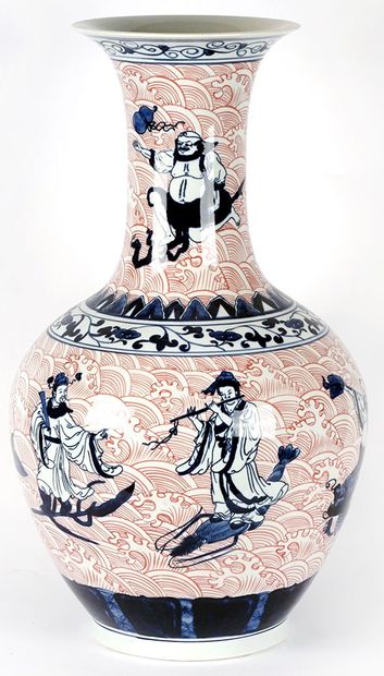 null PORCELAINE / PORCELAIN

Vase balustre en porcelaine émaillée bleu et rouge,...