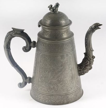 null ÉTAIN / PEWTER

A pewter jug decorated with flowers, birds and musicians. 



Height...