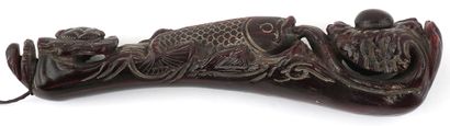  RUYI 
Ruyi sceptre in horn with fish and pearl in relief. China-Tibet, 20th century....