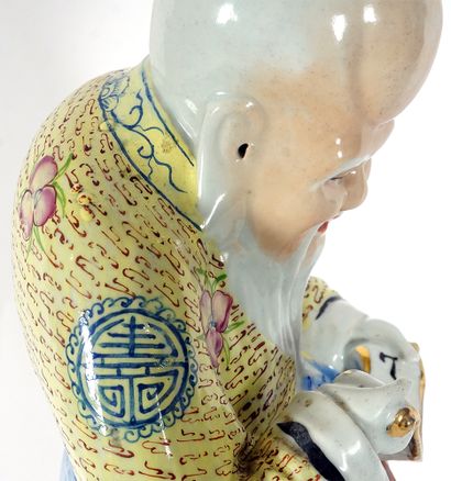 null ZHOULAO

Statuette en porcelaine représentant Zhoulao en train de lire. La base...