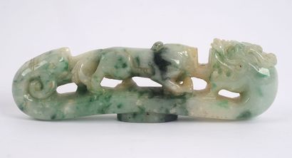 null JADE

Boucle de ceinture en forme de dragon en jade, Chine.



Longueur : 10cm...