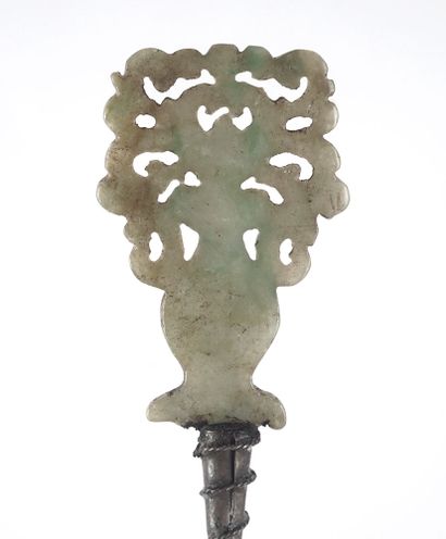 null JADEITE

Épingle pour cheveux en métal argenté orné de jadeite. Chine, XXe siècle.



Longueur...