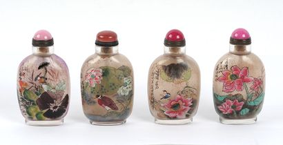 TABATIÈRES / SNUFF BOTTLES 
Lot of four glass...