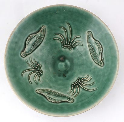 null ÉTANG / POND

Green enameled porcelain bowl with fish and plants in relief inside....