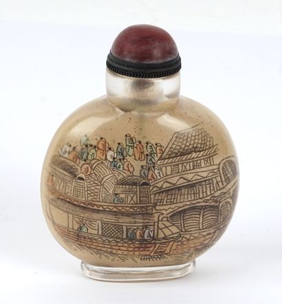 null TABATIÈRES / SNUFF BOTTLES

Pair of glass snuff bottles painted on the inside...
