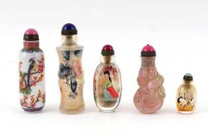 null TABATIÈRES / SNUFF BOTTLES

Set of five snuff bottles, one in glazed porcelain...