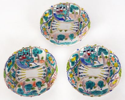 null JAPON / JAPAN

Ensemble de trois tasses et soucoupes, et sucrier en porcelaine....