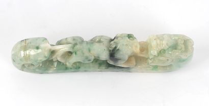  JADE 
Boucle de ceinture en forme de dragon en jade, Chine. 
 
Longueur : 10cm /...
