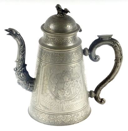 null ÉTAIN / PEWTER

A pewter jug decorated with flowers, birds and musicians. 



Height...