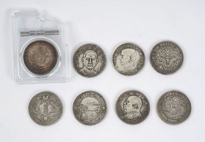null CHINE / CHINA

Set of eight medals and coins of the Republic of China. China,...