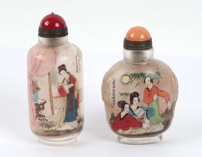 null TABATIÈRES / SNUFF BOTTLES

Pair of glass snuff bottles painted on the inside...