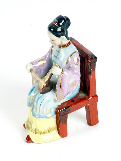 null JAPON / JAPAN

Statuette d'une musicienne en porcelaine. Japon, XXe siècle.



Hauteur...
