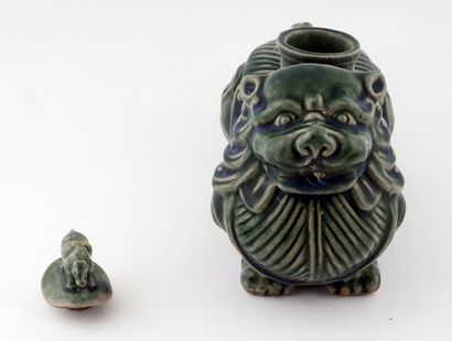 null LION

Green enameled porcelain wine container, lion shape. China, 20th century....