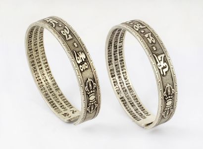CHINE / CHINA 
Paire de bracelet en métal...