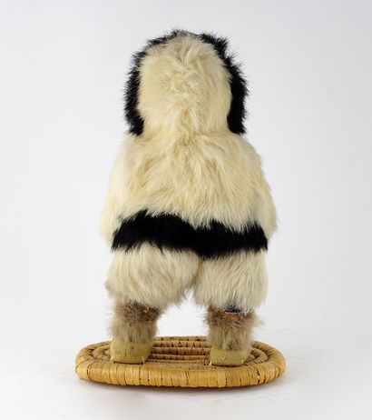 null ÉCOLE INUIT (XXe)

Homme en parka

Pierre à savon sculptée, fourrure, peau de...