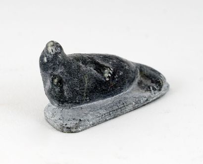 null INUIT SCHOOL (20th c.)

Seals

Set of two sculpted soapstones

One of the two...