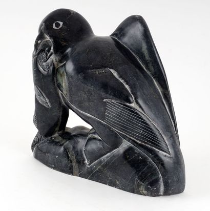 null ANN, Adamie (actif XXe)

Oiseau et sa prise

Pierre à savon sculptée 

Signée...