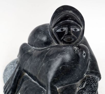 null QUMALU, Eli Umajualu (1940-)

La prise

Pierre à savon sculptée

Signée au cul:...