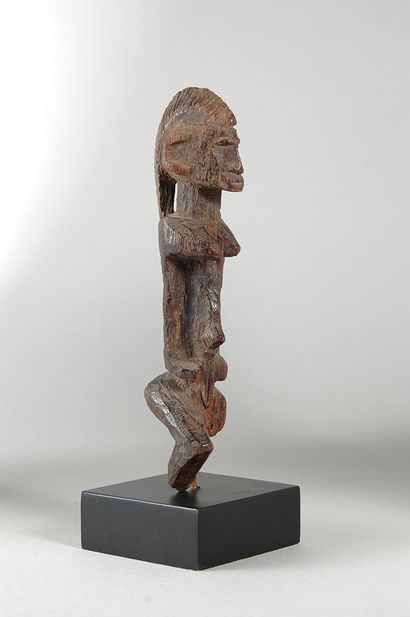 null MALI 



Statue de type Dogon, République du Mali

Bois dur à patine brun rouge

Hauteur...