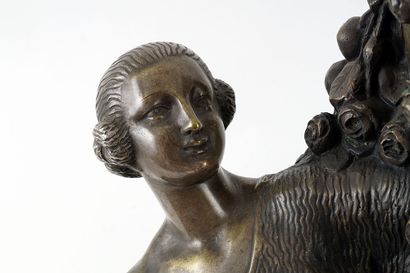 null GUIRANDE, J.D. (Joe DESCOMPS, dit) (1869-1950)

Pomone

Bronze with patina

Signed...