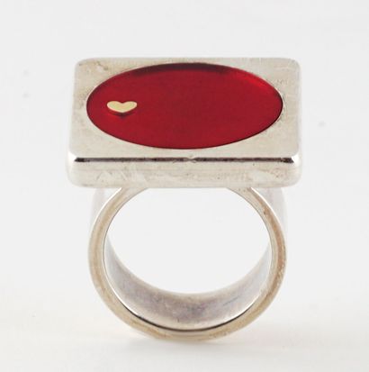 null SCHLUEP, WALTER (1931-2016)

Bague en argent dôme composée d'une incrustation...