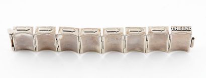 null SCHLUEP, WALTER (1931-2016)

Bracelet en argent formé de 8 segments rectangulaires...