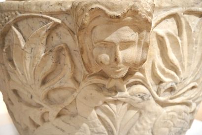 null RENAISSANCE



Vasque en marbre. Travail de style romano-byzantin. Époque Renaissance.



H:...
