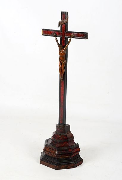 null CALVAIRE



Calvaire en bois sur socle. La base et la croix sont plaqué d'une...