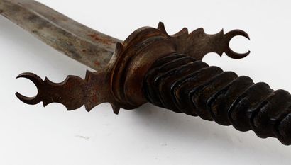 null Tuareg type dagger in metal and gazelle horn.



Length : 66,5 cm / 26 1/8"
