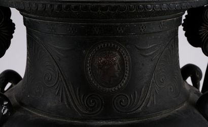 null 
NÉO-GREC

















Cast iron vase in the Ancient Greek style, decorated...