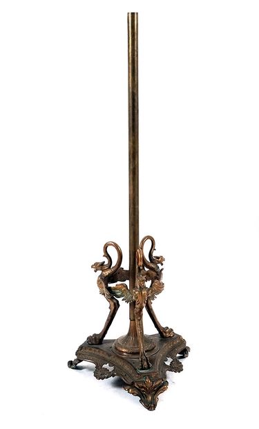null CHIMERAS





Gilt metal lamp base with tripod decoration of winged chimeras.





Height:...