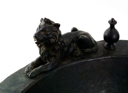 null LION



Récipient tripode en métal de style renaissance italienne. Il y a plusieurs...