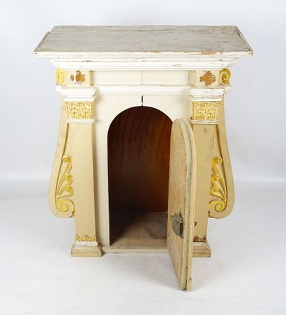 null TABERNACLE





Tabernacle in white and gilt painted wood. The door closes with...