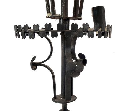 null CANDELABRAS





Pair of wrought iron and metal candelabra.





Height: 180cm...