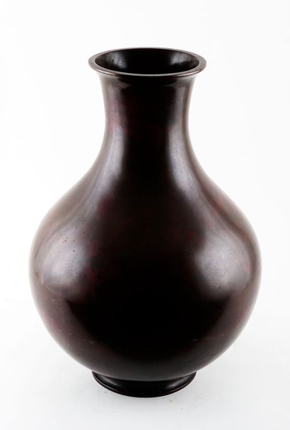 null BRONZE



Vase en bronze à patine rougeâtre.



Hauteur : 48cm / 18 7/8"
