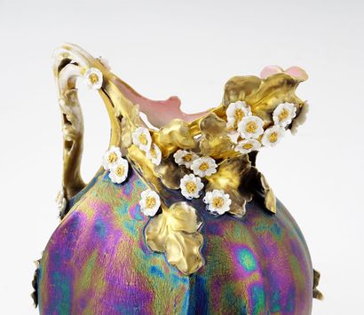 null ART NOUVEAU 

Pitcher in iridescent Art Nouveau porcelain from Carlsbad - Austria,...