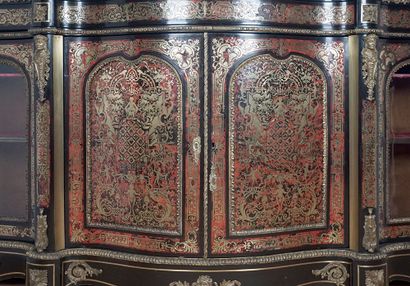 null Boule style sideboard, in red and black lacquered wood, richly decorated with...